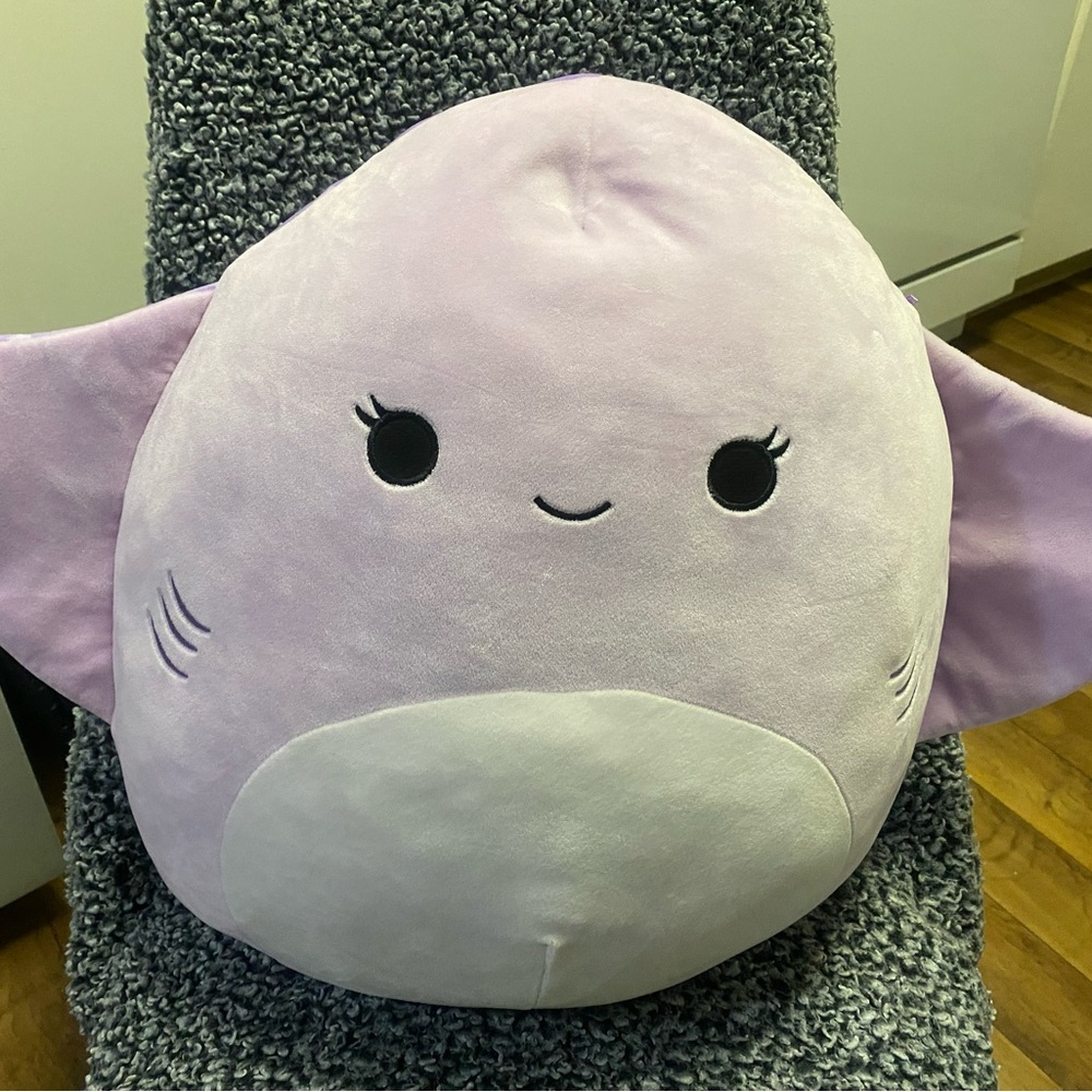 AZIZA Stingray squishmallow